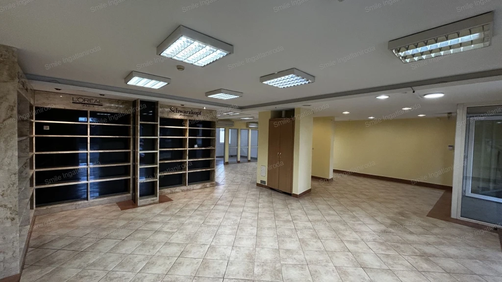 Nyíregyháza egyik legforgalmasabb helyén található ingatlan,  üzletnek  irodának vagy rendelőnek kiadó