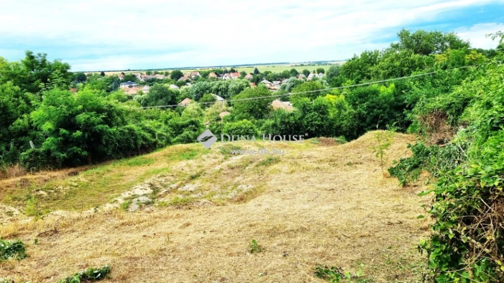 Panorámás telek tervrajzzal, Valkó