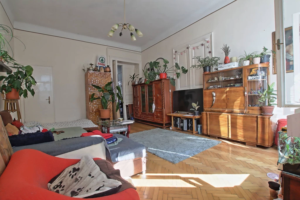 Napfényes, 2 szobás lakás az Opera közelében, a Paulay Ede utcában!