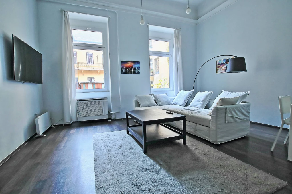 Csendes felújított lakás Budapest szívében