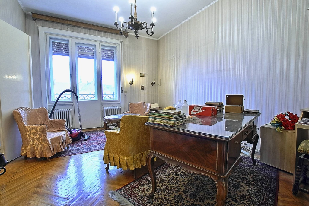 Erkélyes, panorámás lakás a Deák térnél!