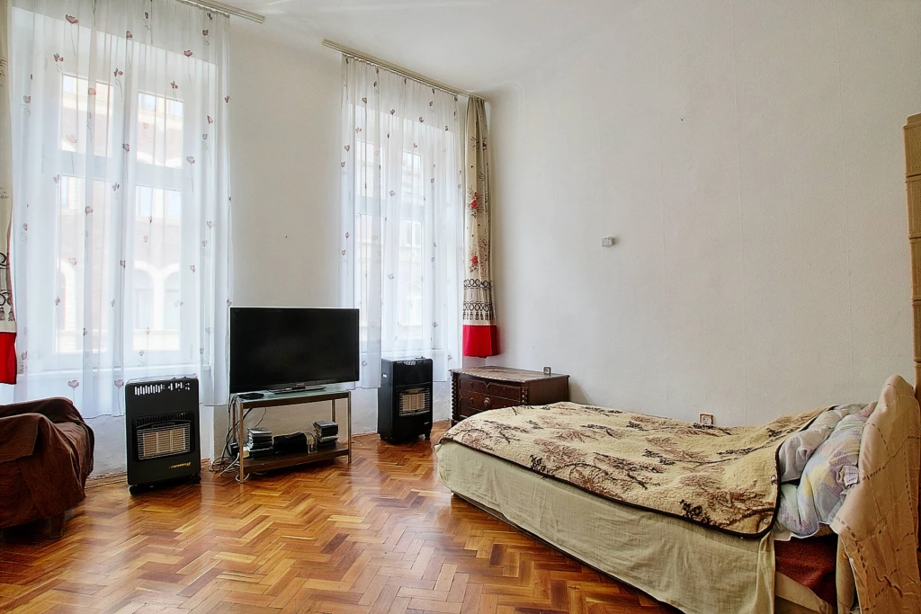 Világos kislakás a Keletinél.