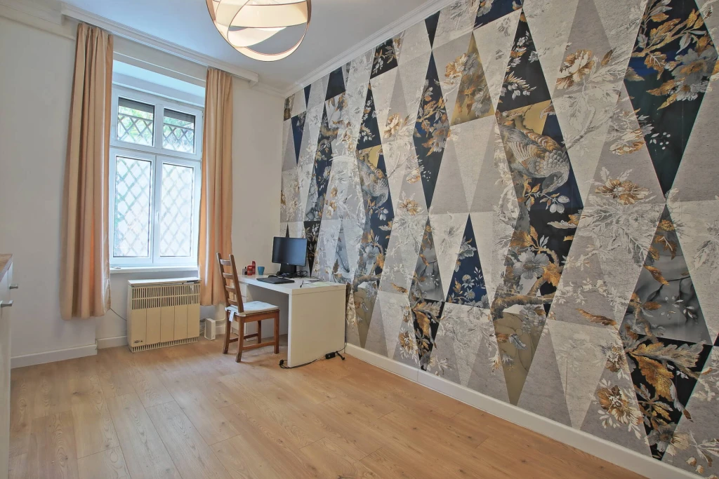 Szépen felújított, két egész szobás lakás, nagyon jó közlekedés!