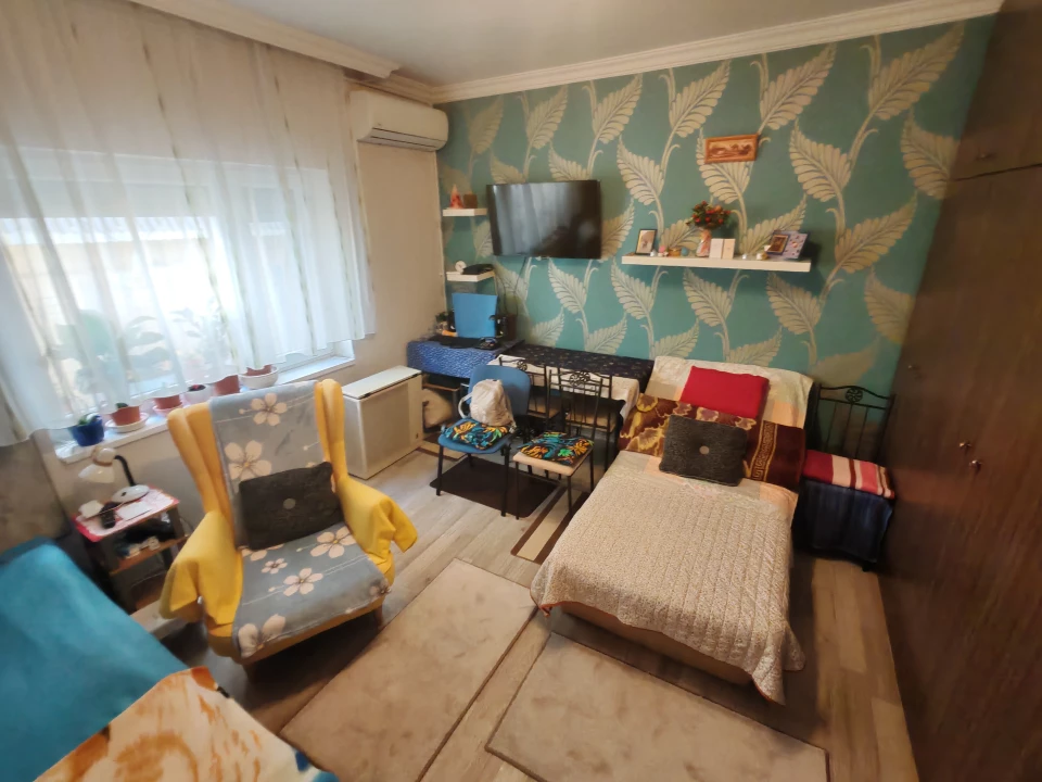 Eladó téglalakás, Szeged, Remény utca