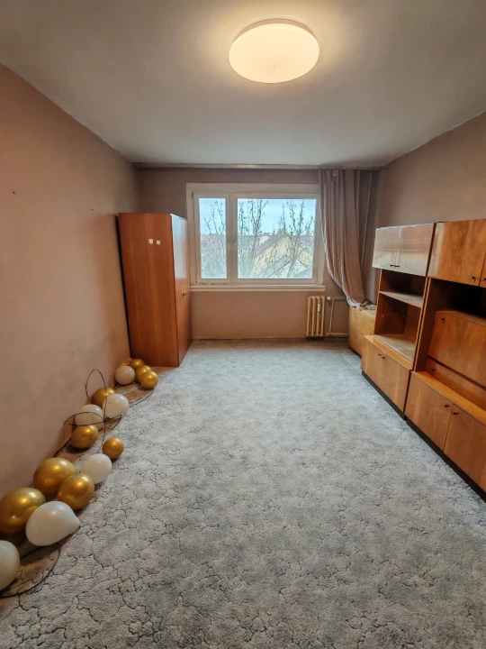 Eladó panellakás, Szeged