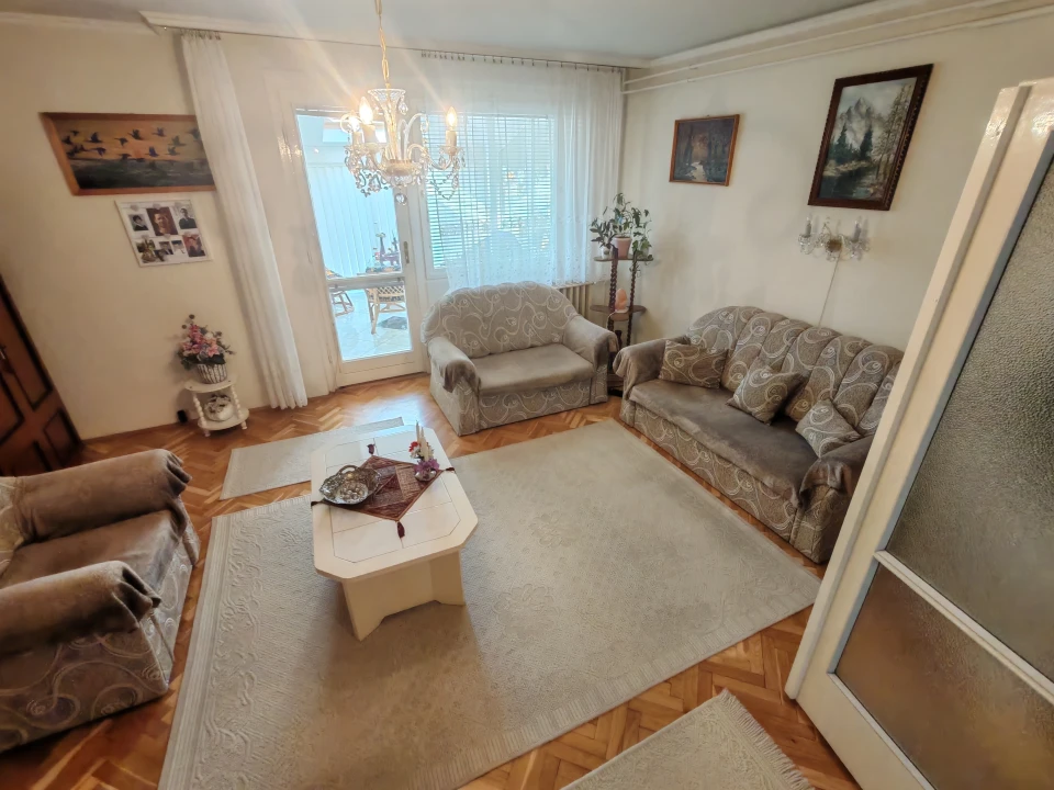 Eladó sorház, Szeged