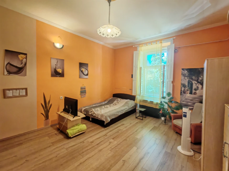 Eladó téglalakás, Szeged, Maros utca