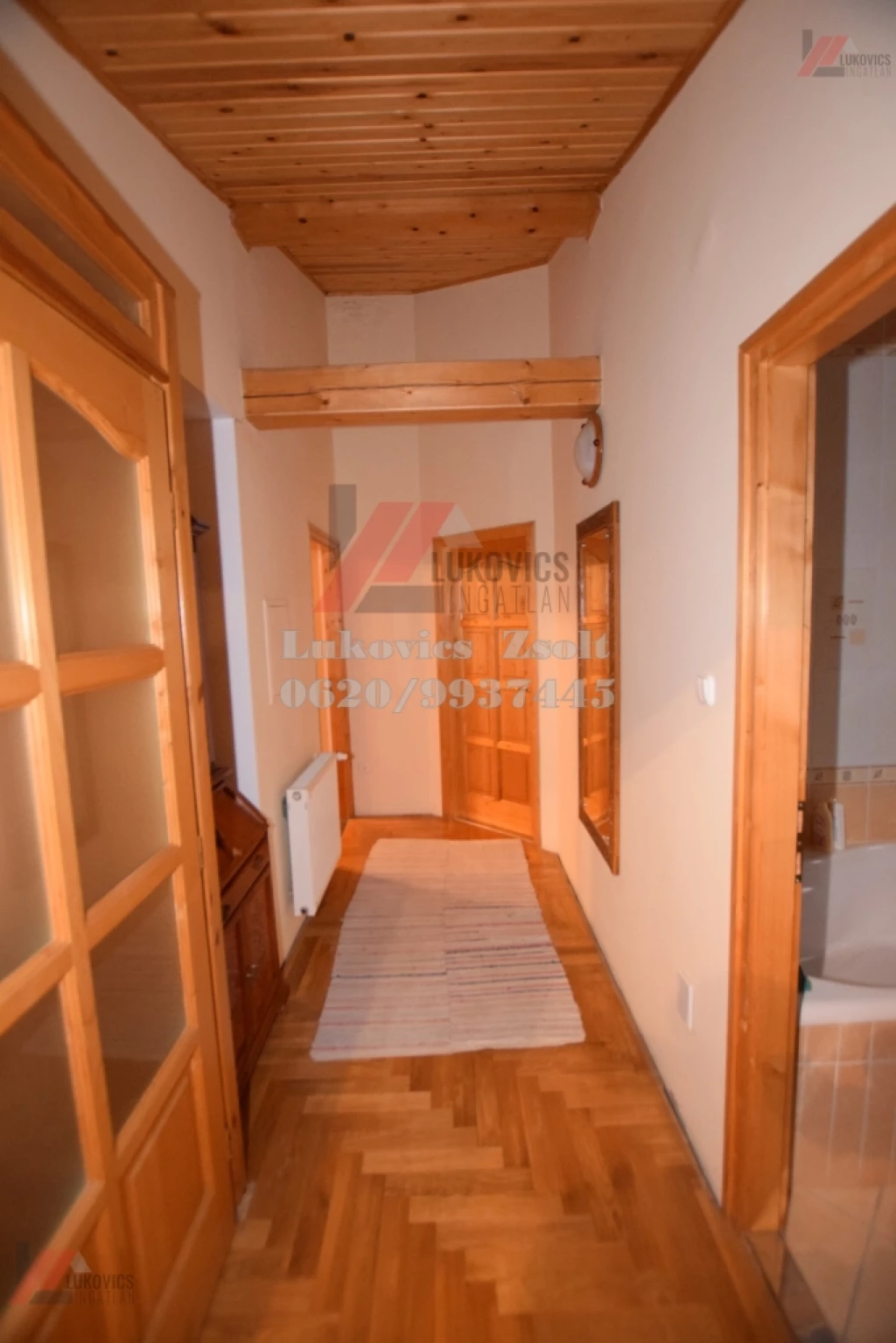 Tágas családi ház eladó a Kertvárosban.