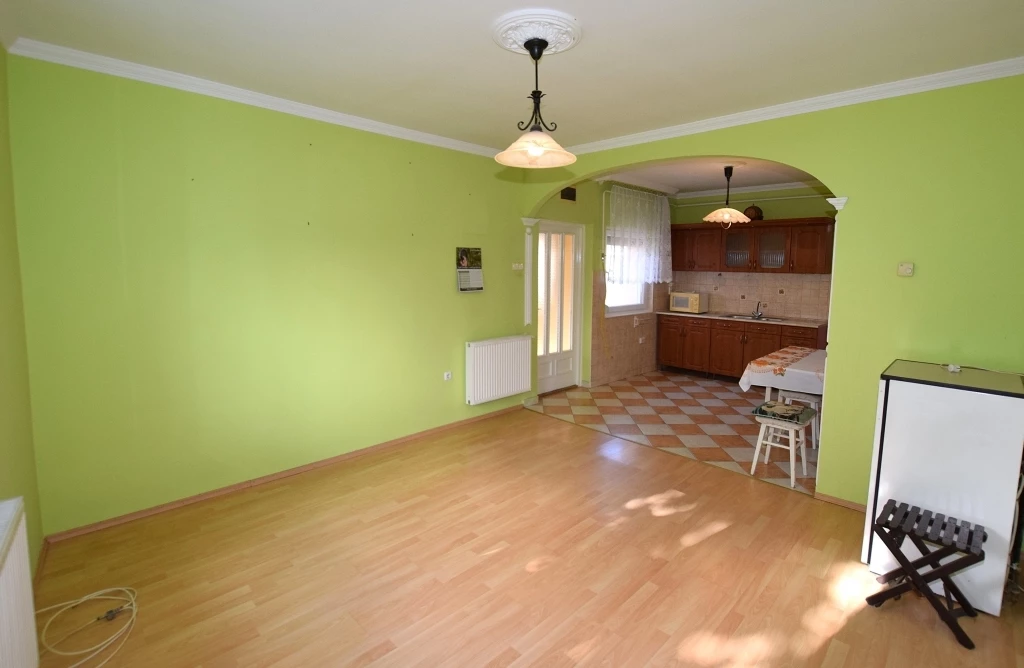 Családi ház eladó.