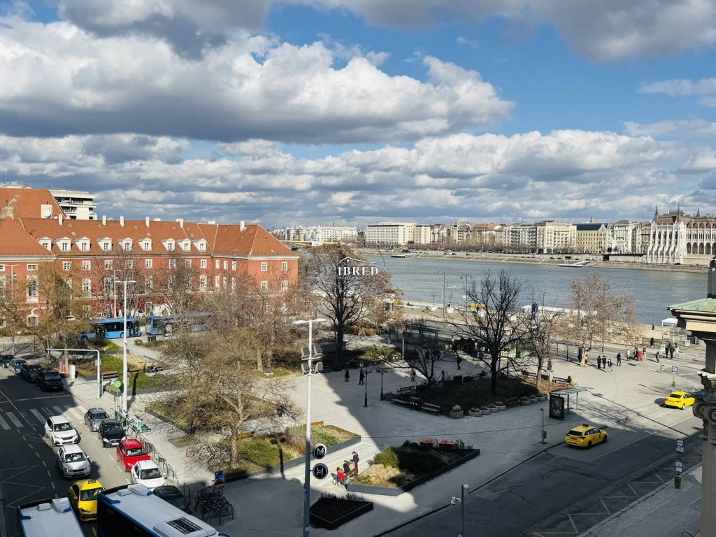 Kiadó Társasházi lakás, Budapest I. kerület, Víziváros, 89nm, 380000 Ft