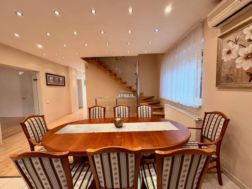 Kiadó Családi ház, Budapest XI. kerület, Sasad, 300nm, 975000 Ft