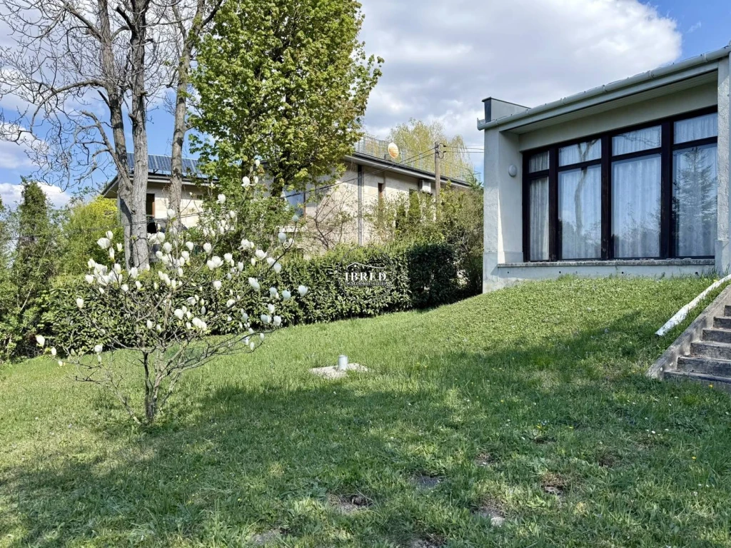 Eladó Családi ház, Budapest XII. kerület, Budakeszierdő, 200nm, 820000000 Ft