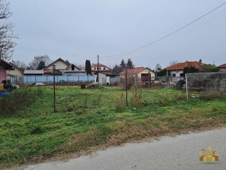 Eladó építési telek, Tököl