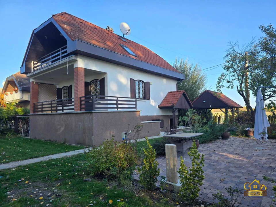 Eladó családi ház, Áporka