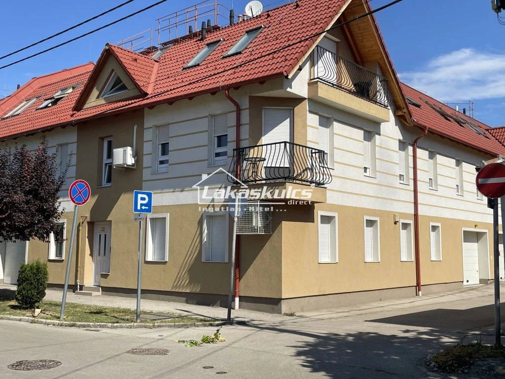 For sale brick flat, Székesfehérvár