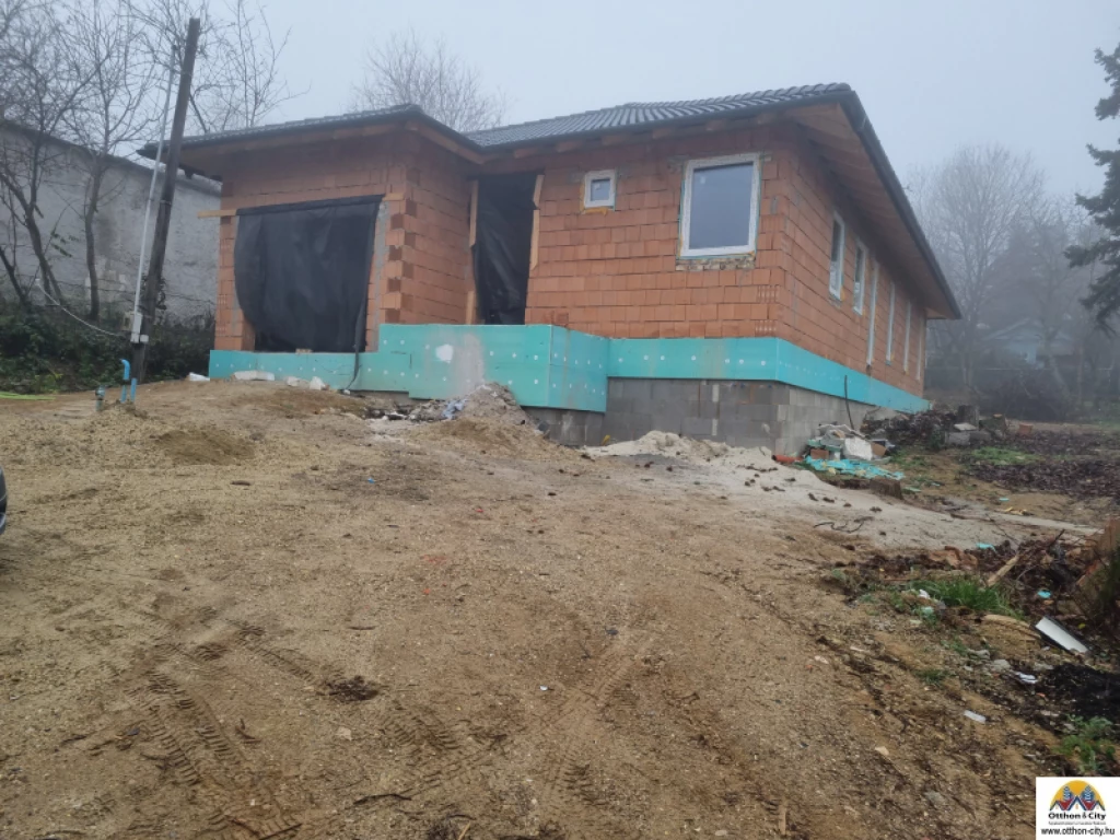 Eladó családi ház, Érd