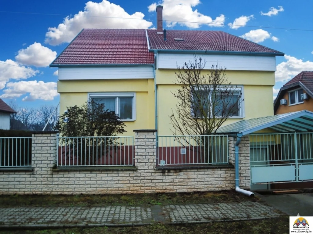 Eladó családi ház, Kiskunlacháza