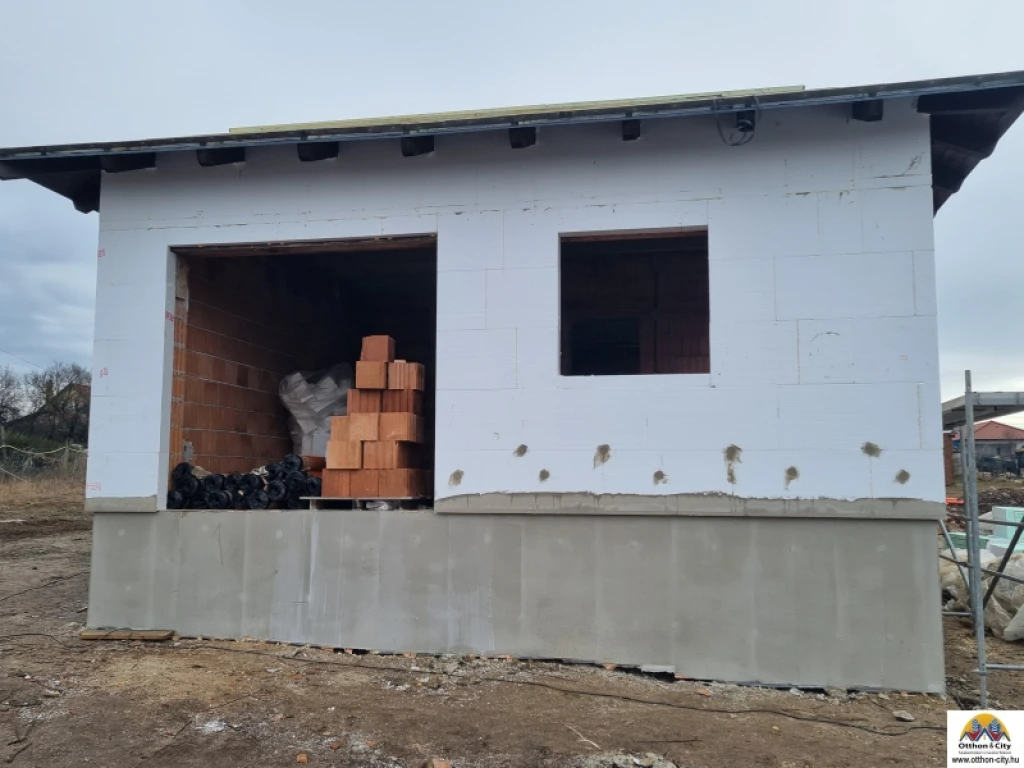 Eladó családi ház, Érd