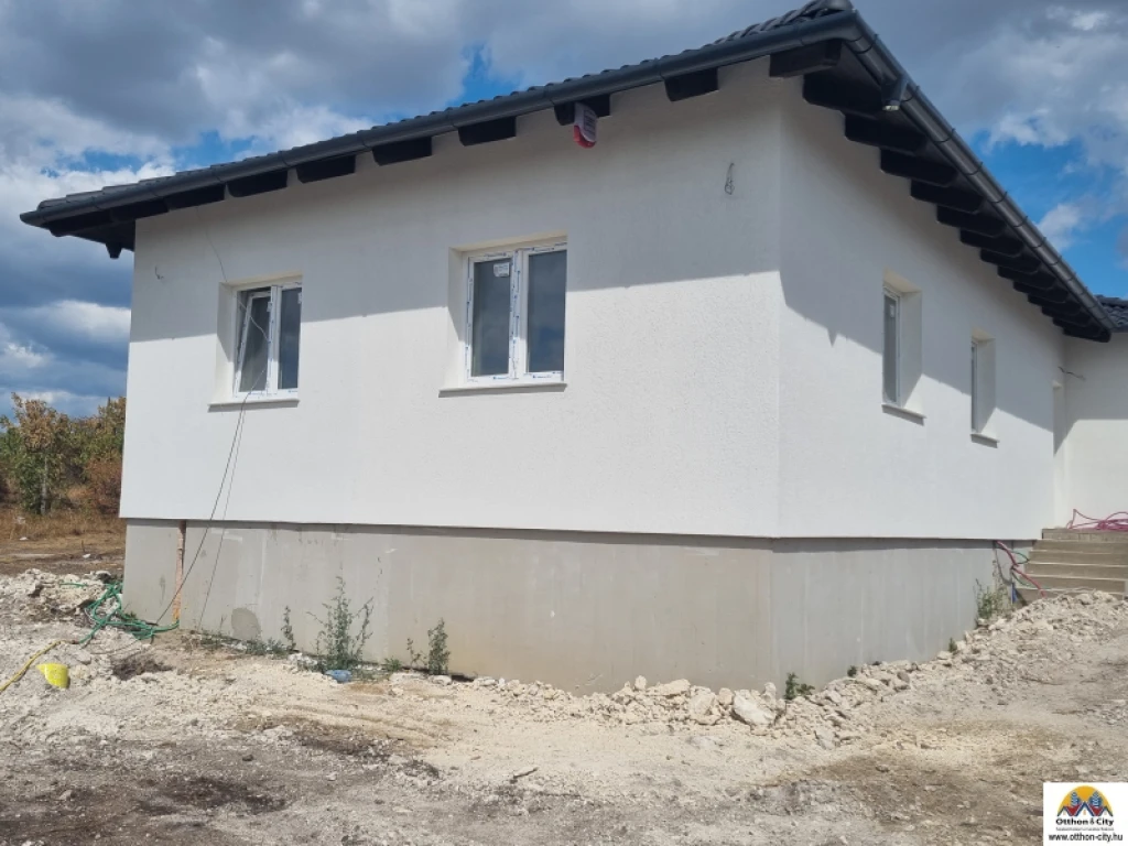 Eladó családi ház, Érd