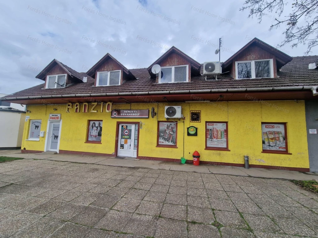 FREKVENTÁLT HELYEN, TATÁN A PIAC TÉREN PANZIÓ ÉS ÜZLETHELYISÉG!
