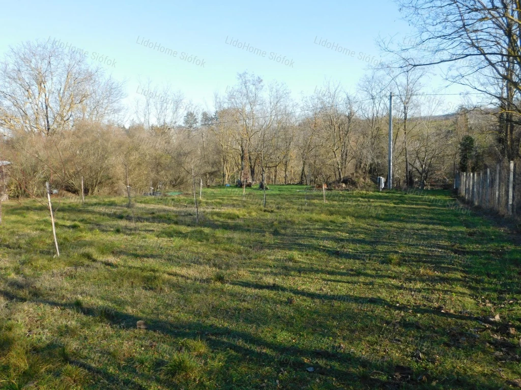 Zártkerti telek eladó