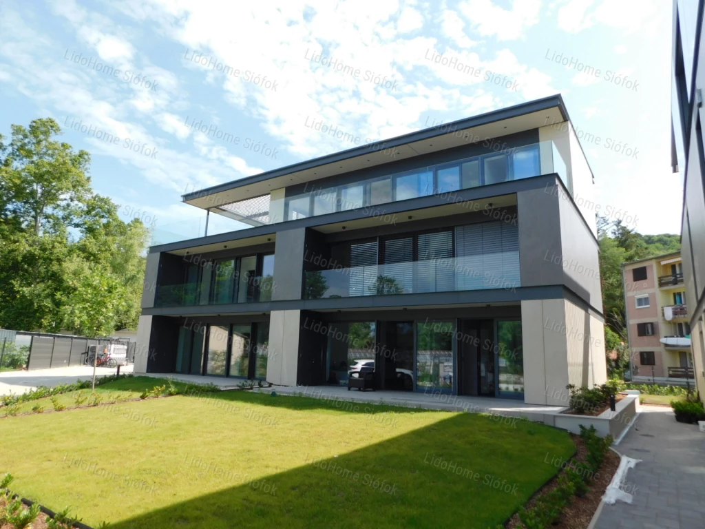 For sale brick flat, Balatonakarattya