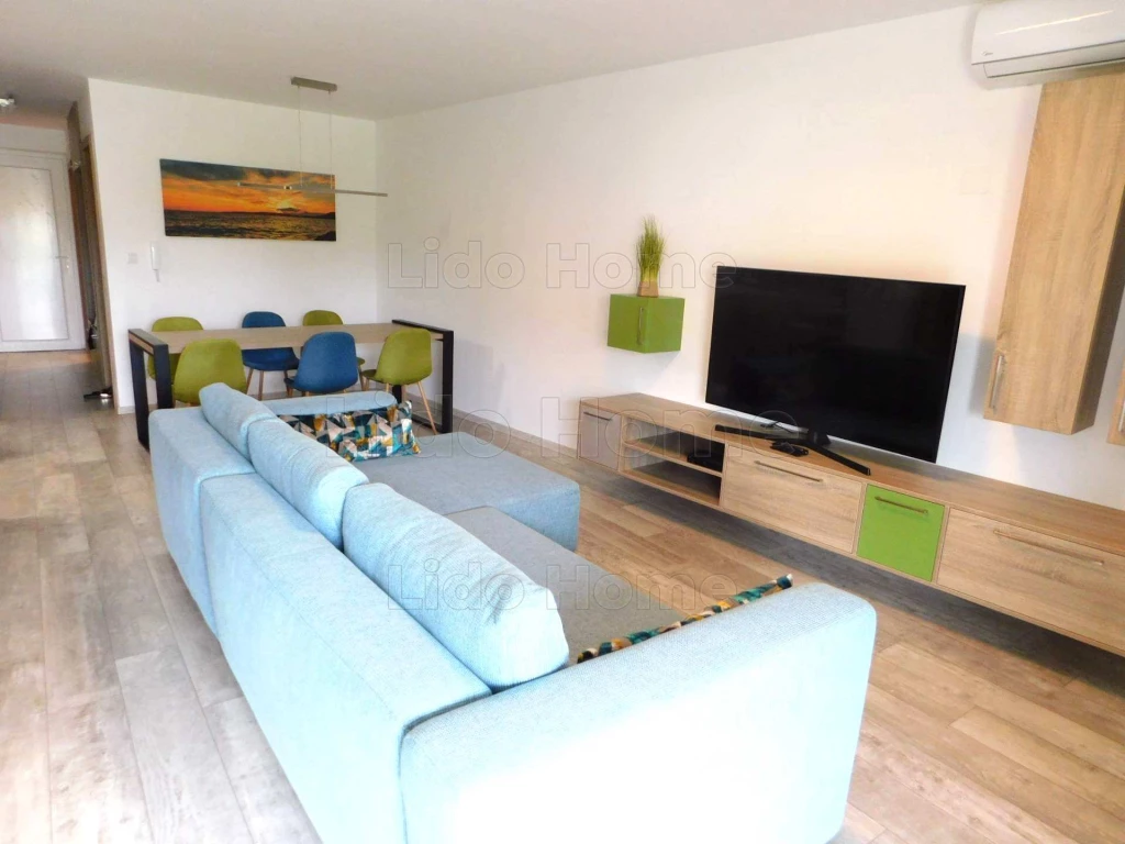 Siófokon Aranypart fölött kertkapcsolatos panorámás új tégla lakás