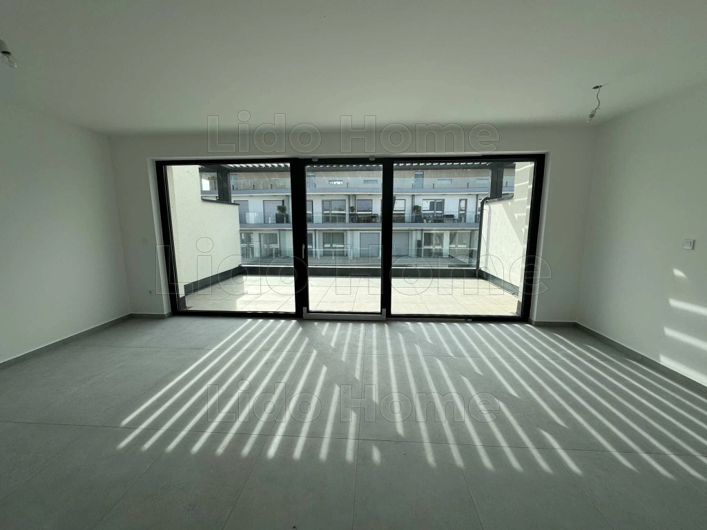 Közvetlen vízparti, új építésű lakás eladó