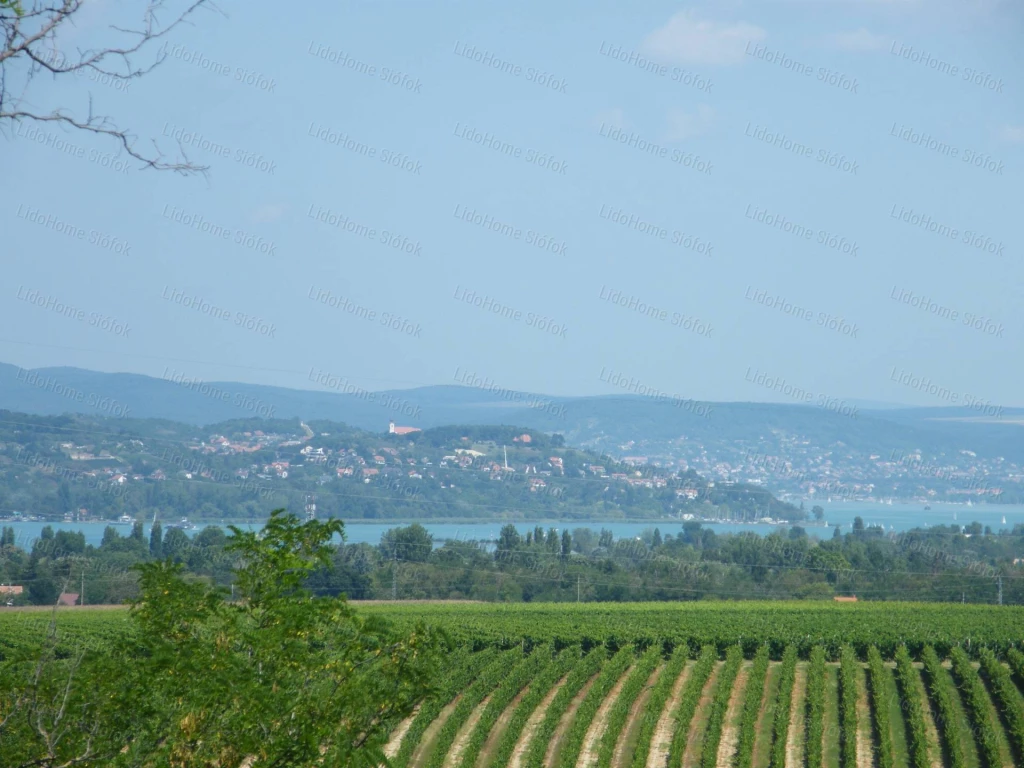 Birtok Balaton-közelben.