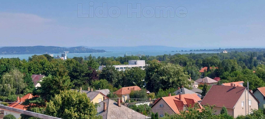 Balatonföldváron full panorámás kétszintes lakás eladó!