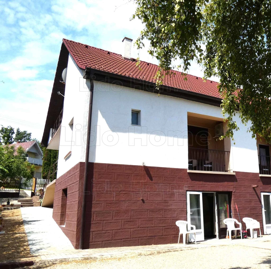 4 apartmanos nyaraló Balatonvilágoson eladó!