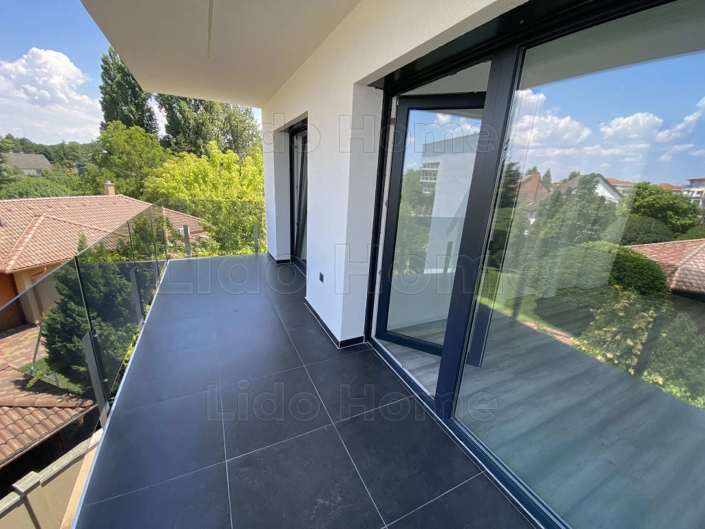 Penthouse jellegű lakás az Aranyparton!