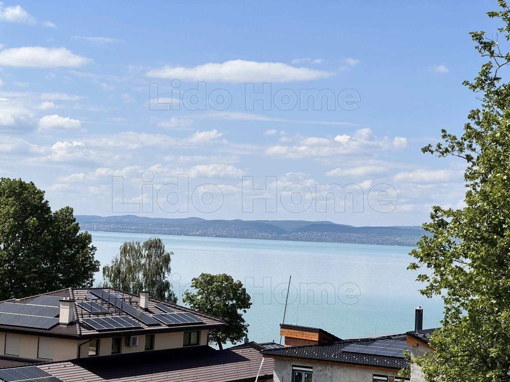 Penthouse lakás balatoni panorámával, óriási terasszal eladó