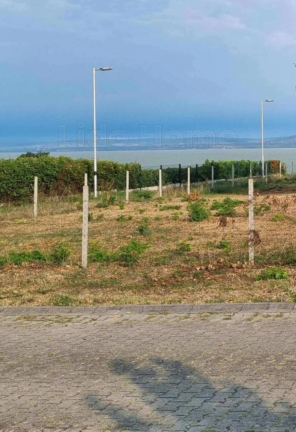 Csodálatos panorámával rendelkező építési telek eladó Balatonszárszón !