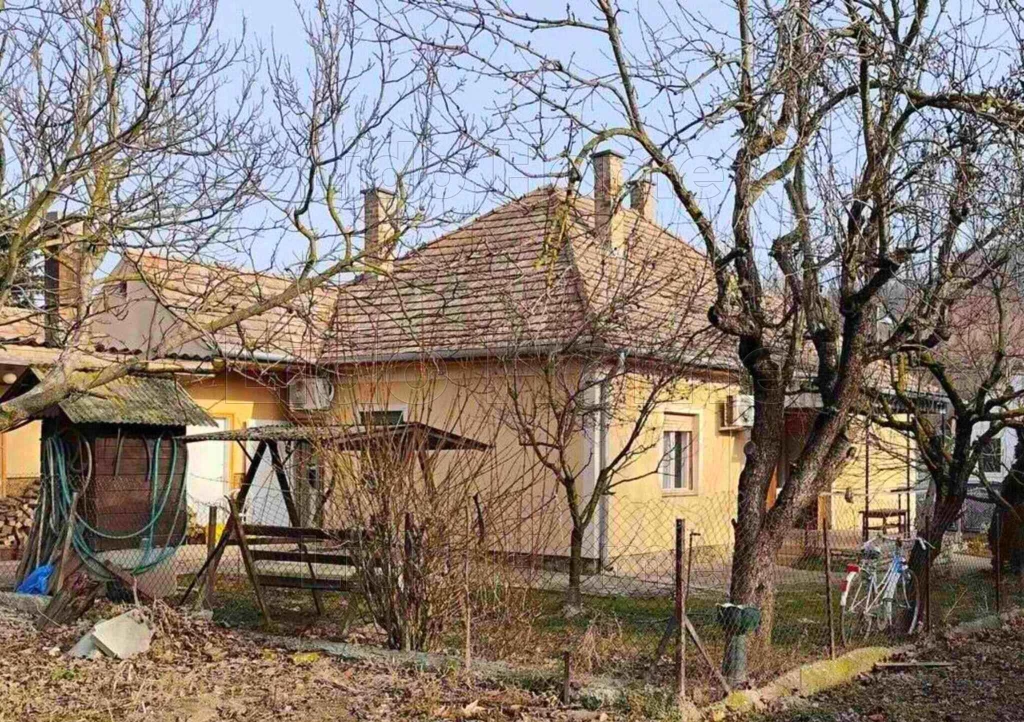 Lakható ház nagy telekkel eladó