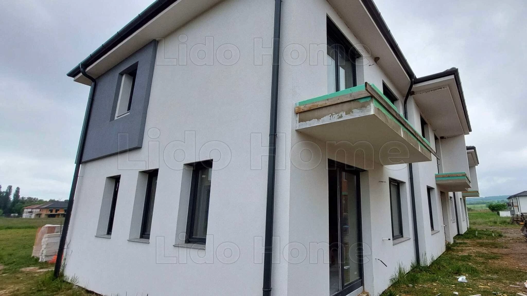 Új építésú 4 szobás sorházi lakás Balatonföldváron