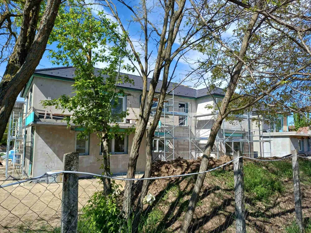 ELADÓ ÚJ ÉPÍTÉSŰ TÉGLA LAKÁS SIÓFOKON!