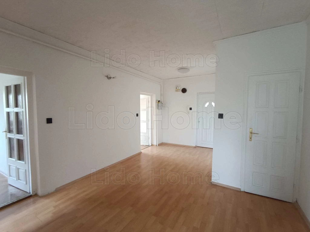 Siófokon téglalakás eladó!