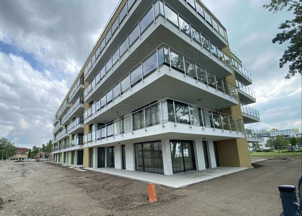 SIÓFOK EZÜSTPARTON ÚJ ÉPÍTÉSŰ VÍZPARTI LAKÁS ELADÓ!