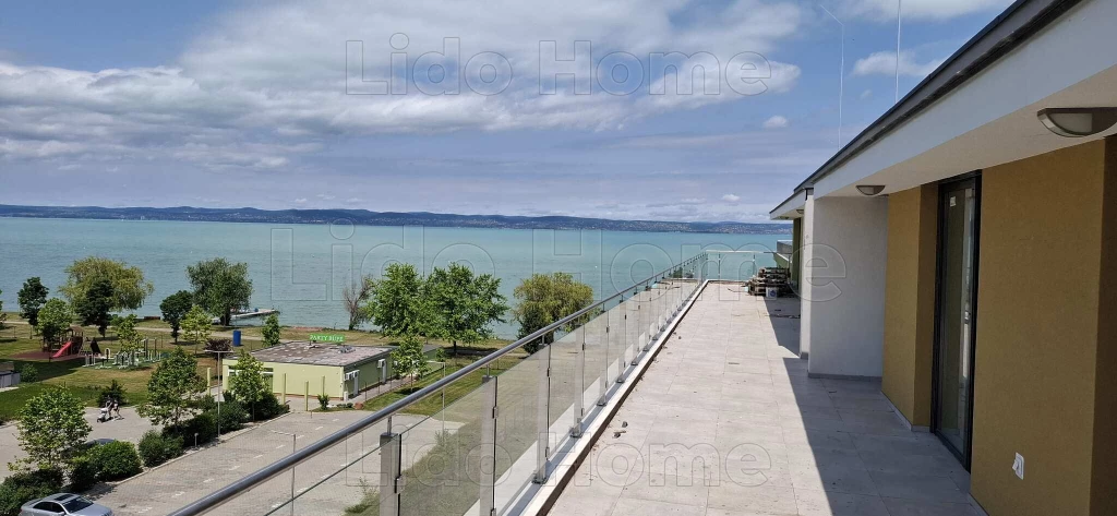 SIÓFOK EZÜSTPARTON ÚJ ÉPÍTÉSŰ VÍZPARTI LAKÁS ELADÓ!