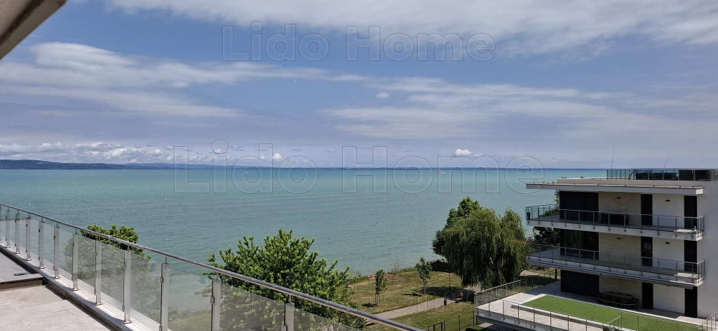 SIÓFOK EZÜSTPARTON ÚJ ÉPÍTÉSŰ VÍZPARTI LAKÁS ELADÓ!