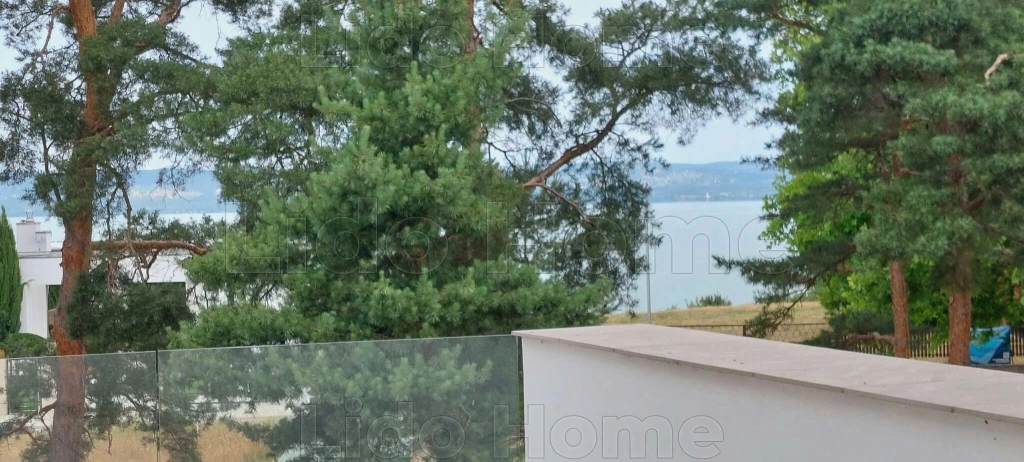 Részpanorámás luxus sorház Balatonszárszón