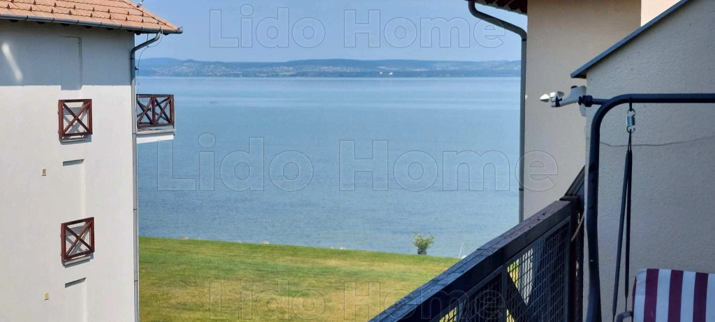 Közvetlen vízparti lakás Balatonőszödön!