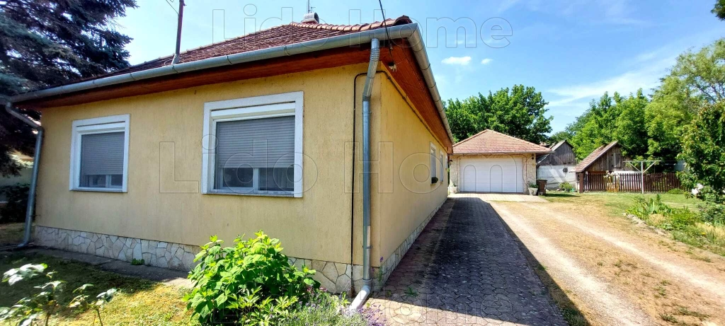 Bálványoson felújított családi ház gazdálkodásra alkalmas telekkel