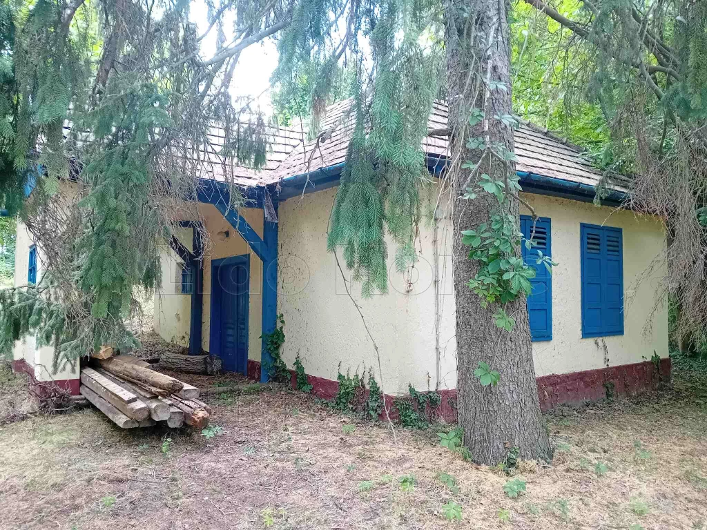 Zártkerti nyaraló Balatonszárszón