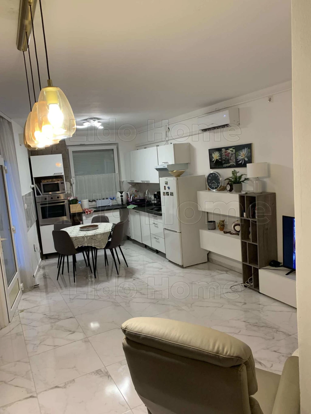 Eladó Siófok-Kilitin 90 m2-es nappali + 2 hálószobás összkomfortos tégla építésű lakás