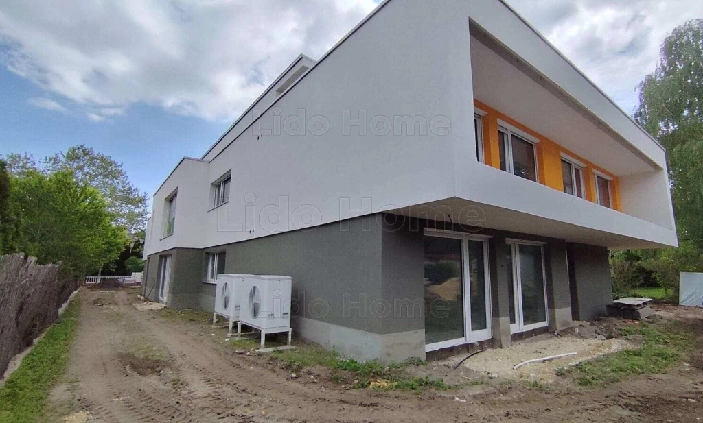 Zamárdiban új építésű első emeleti luxuslakás