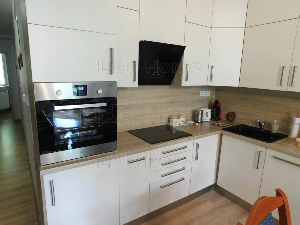 ELADÓ KIVÁLÓ ÁLLAPOTÚ TÉGLALAKÁS SIÓFOKON!