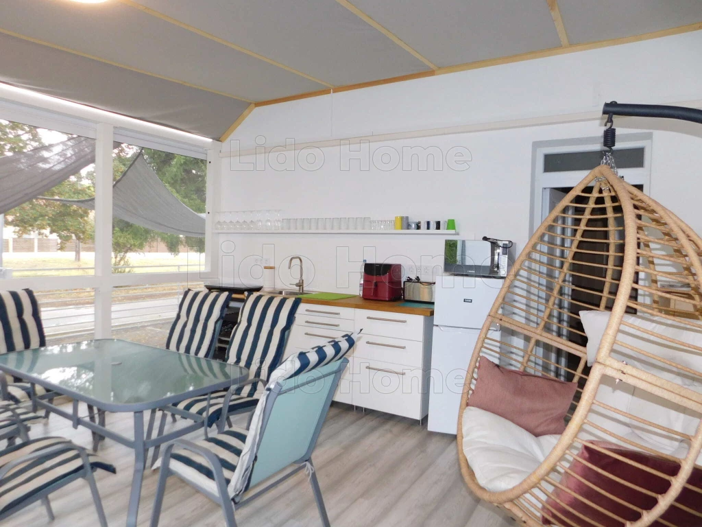 Siófok belvárosban Aranypart mögött a Balatontól 700 m re igényes 2 szoba télikertes nyaraló