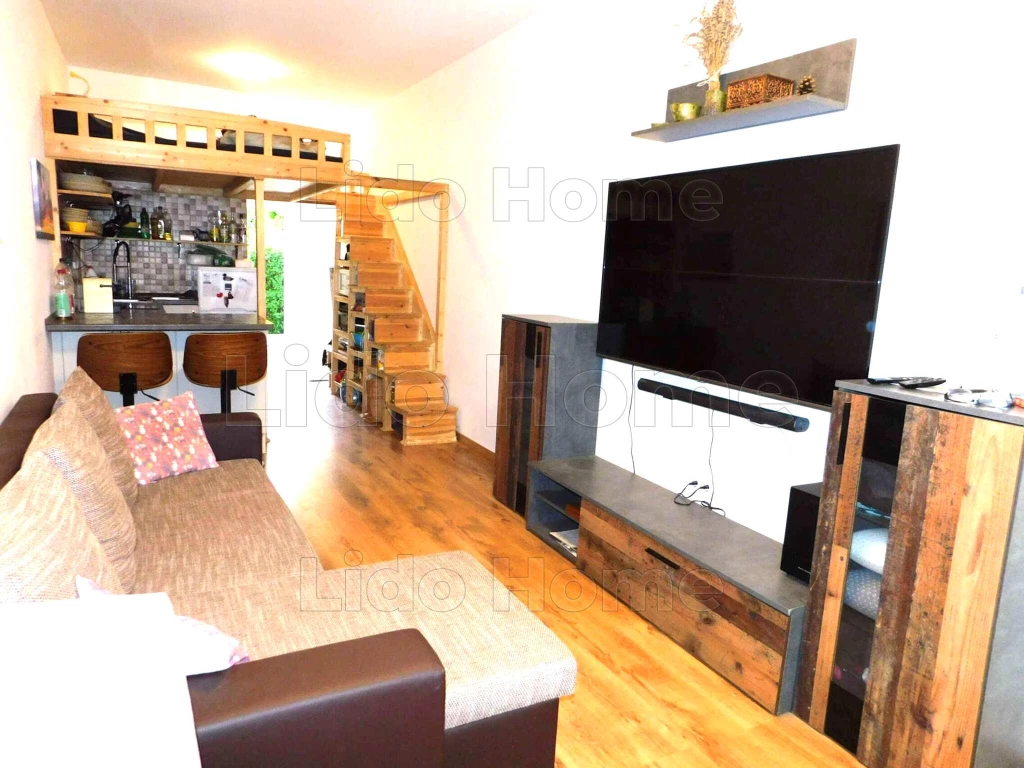 SIÓFOK ARANYPARTON SAJÁTKERTES TERASZOS NYARALÓ 100 MÉTERRE A BALATONTÓL!